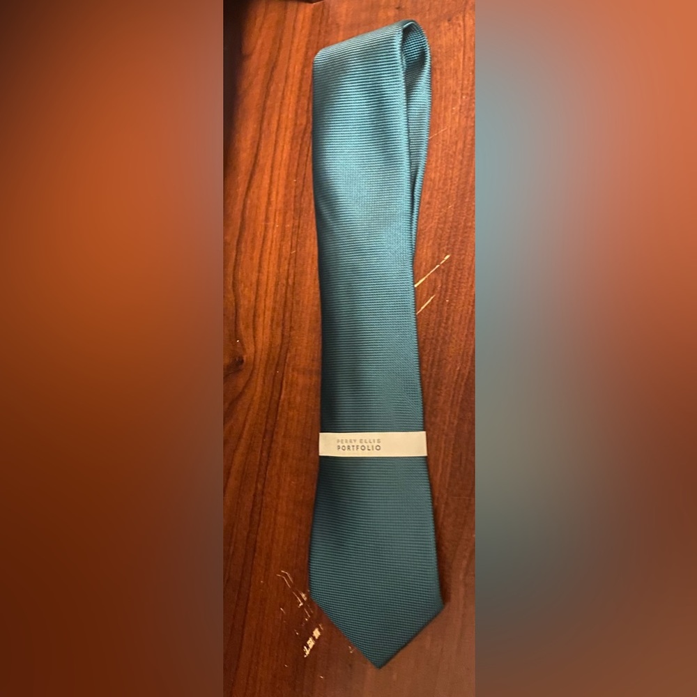 Brand new dark green tie